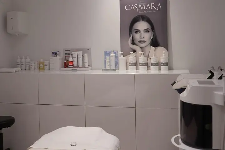 Cabina de tratamientos faciales con productos Cásmara